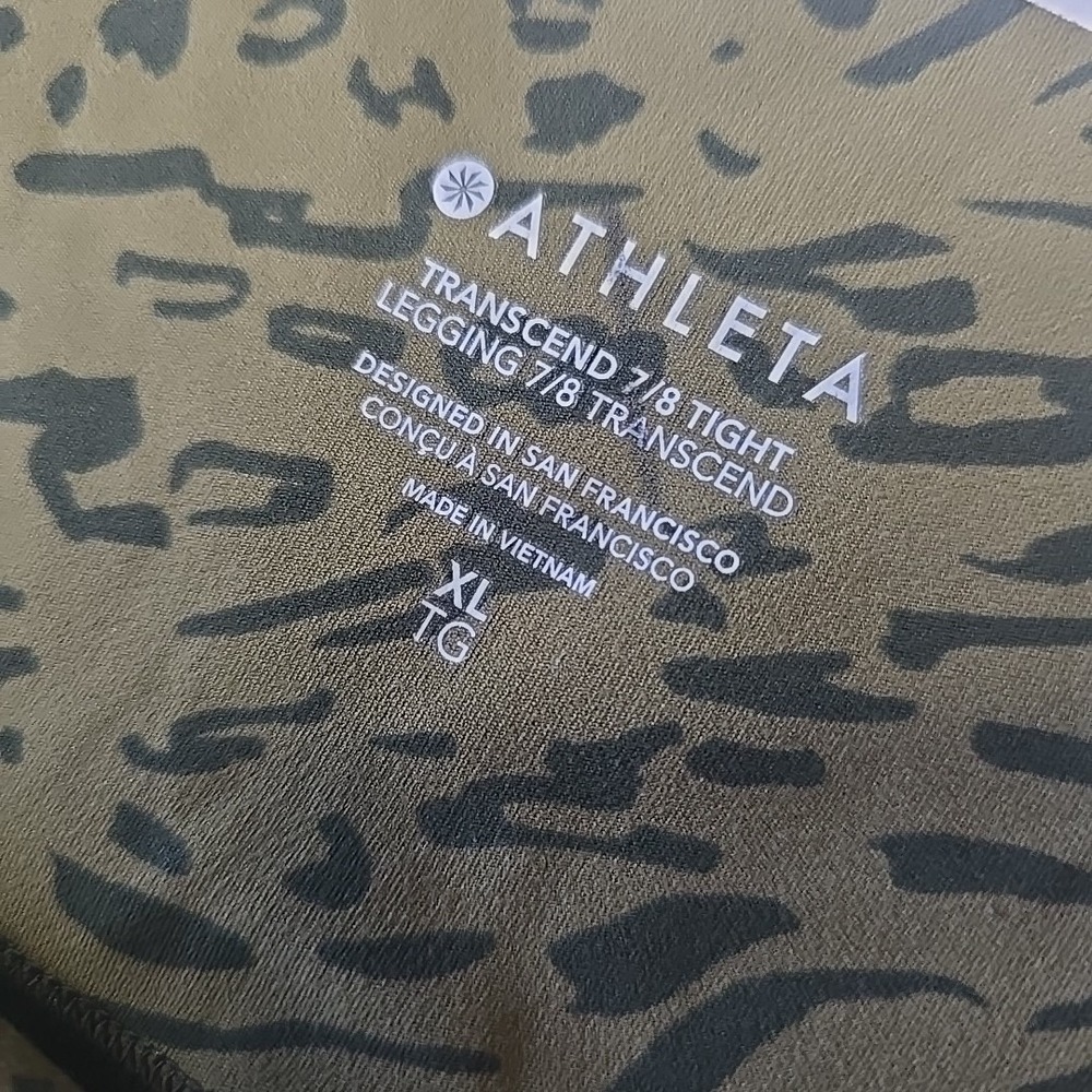 Athleta Tights Transcend 7/8 Length Sz XL Green Animal Print Disney Bounding - Picture 3 of 8